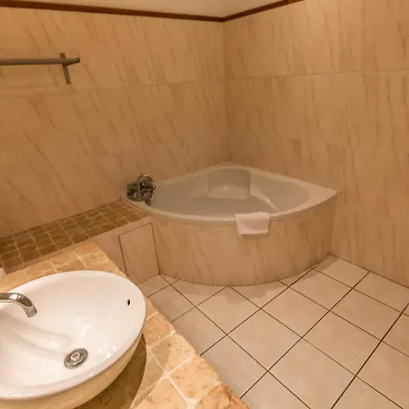 Le Beau Sejour Hotel 3*